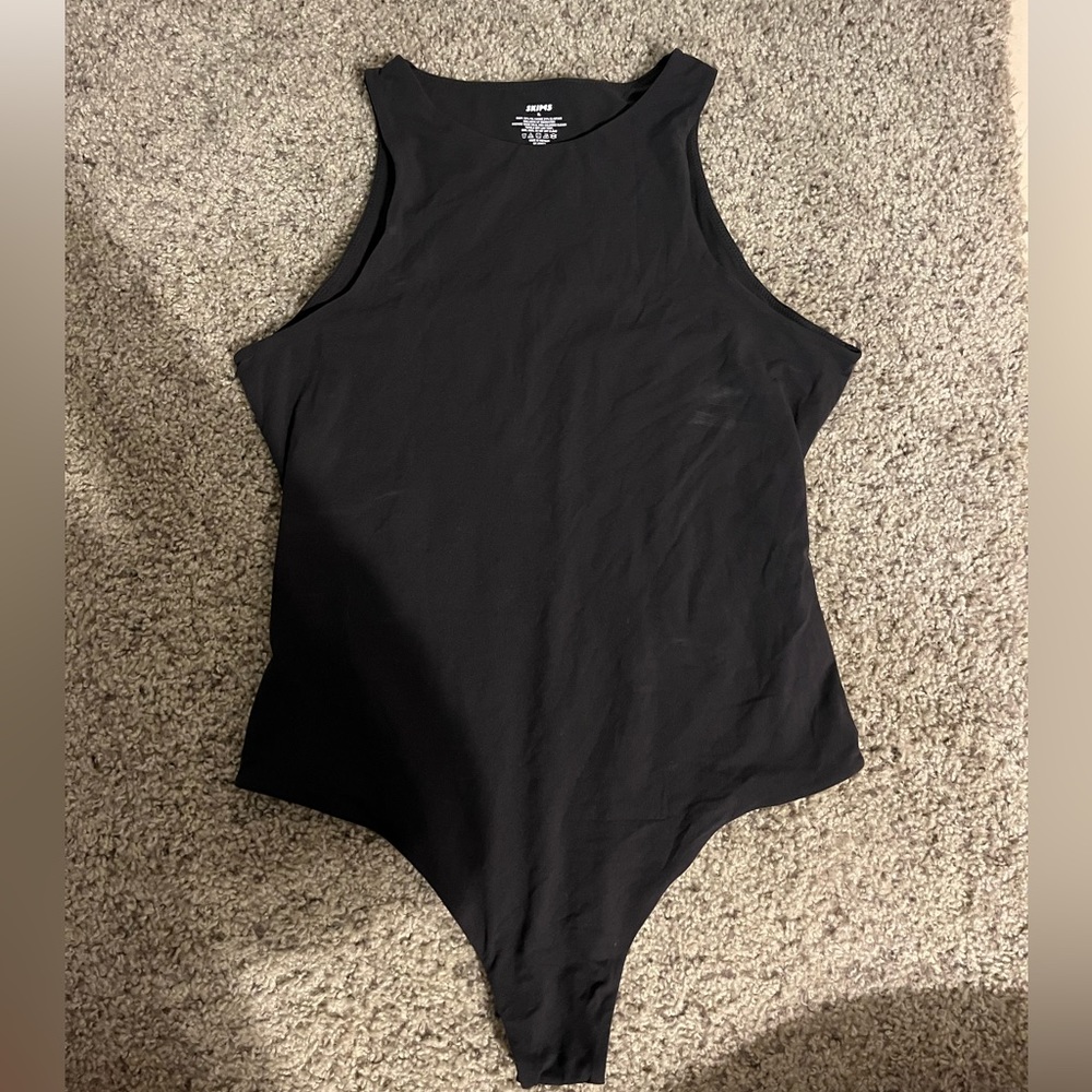 SKIMS FITS EVERYBODY HIGH NECK